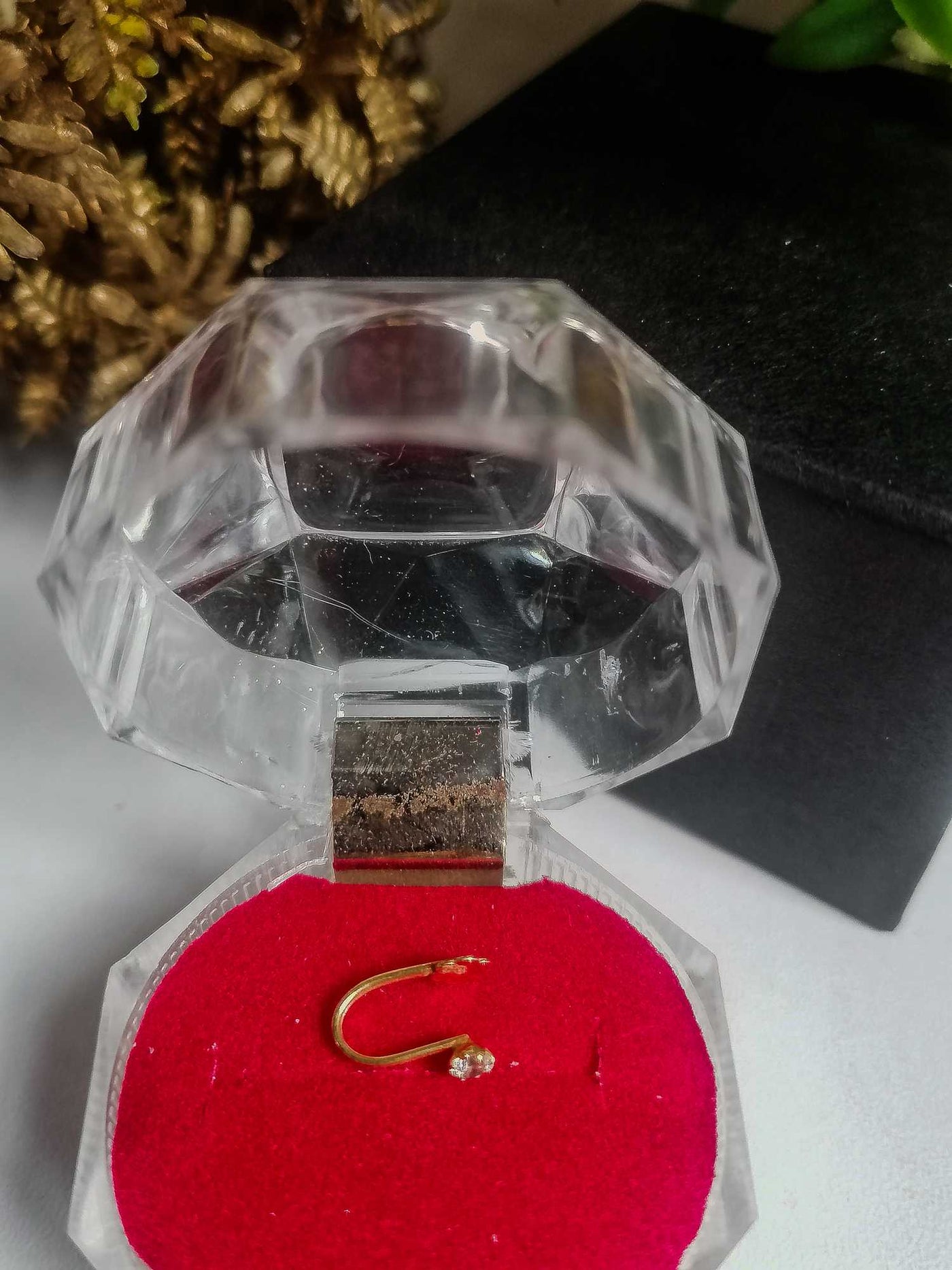 Golden Nose Clip with Single Stone – Elegant Non-Piercing Nose Clip for Women & Girls