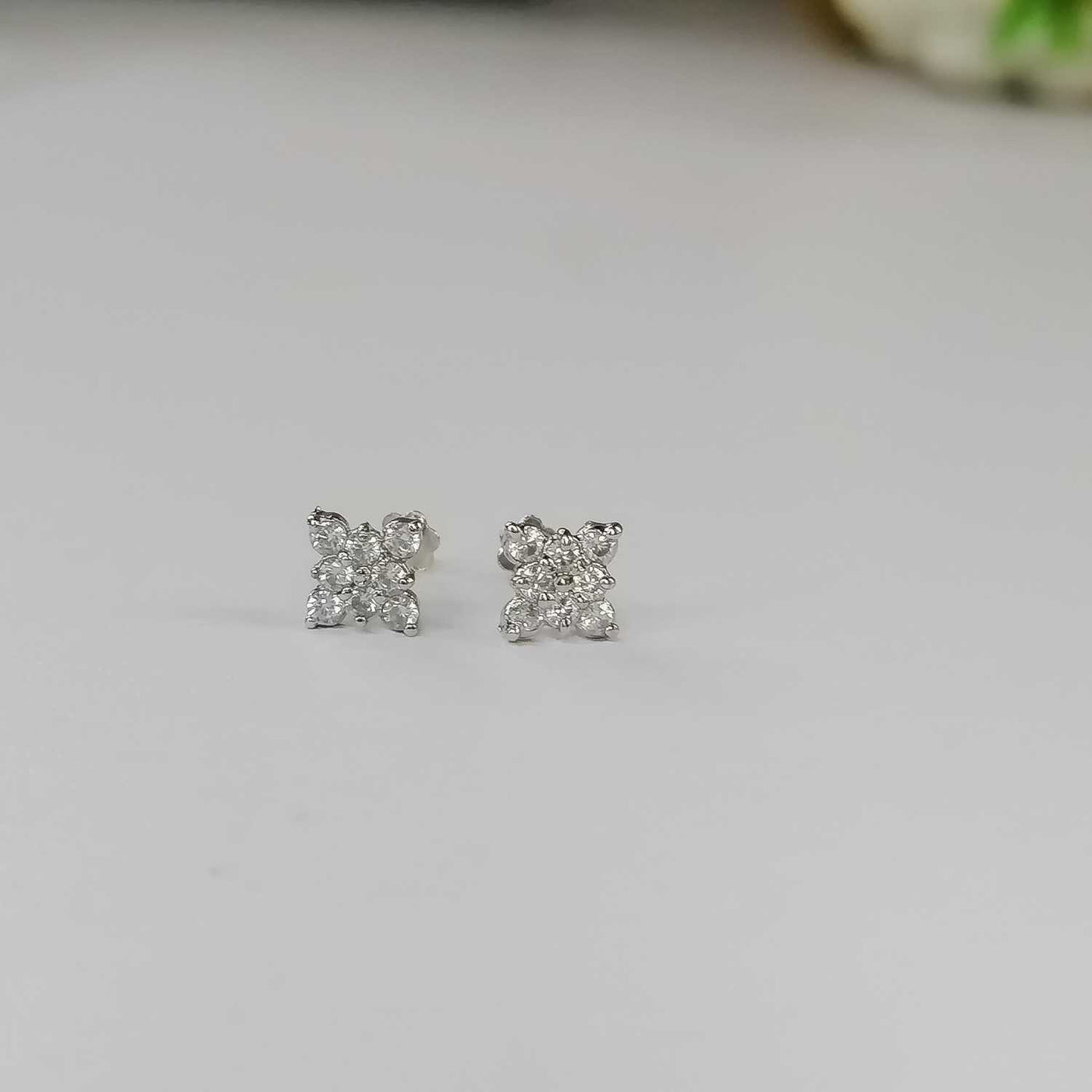 Elegant Silver Nose Pin | Diamond-Cut Sparkling Cluster Design for Women & Girls